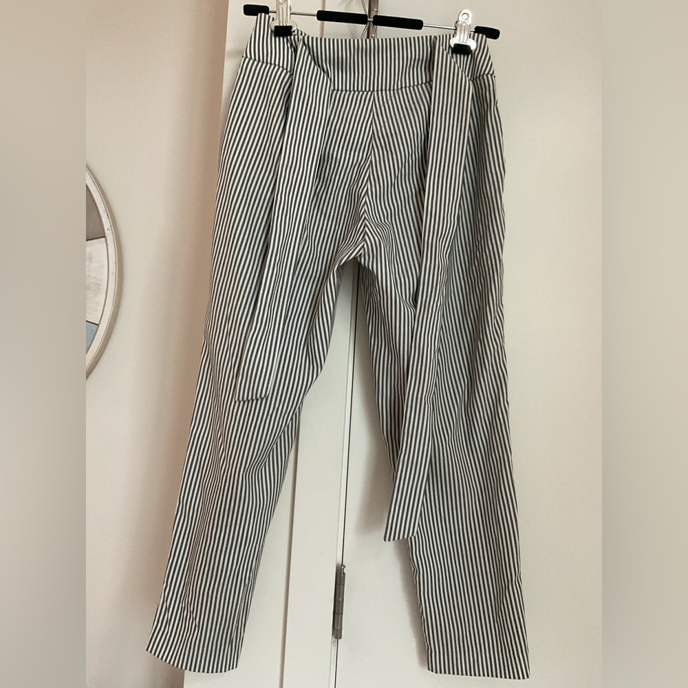 *** DYNAMITE Work or Play friendly pinstriped Belted ankle Women's Pant - Picture 4 of 9
